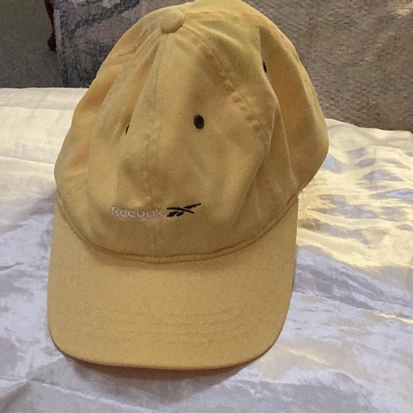 😎NWT Reebok Fun Baseball Style Cap Closet Must Have 😎 - Picture 1 of 8